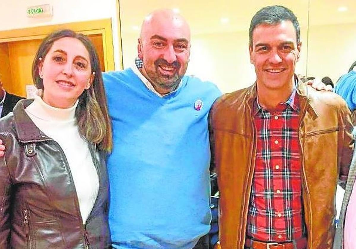 Patricia Úriz, Koldo García y Pedro Sánchez, en un mitin del PSOE