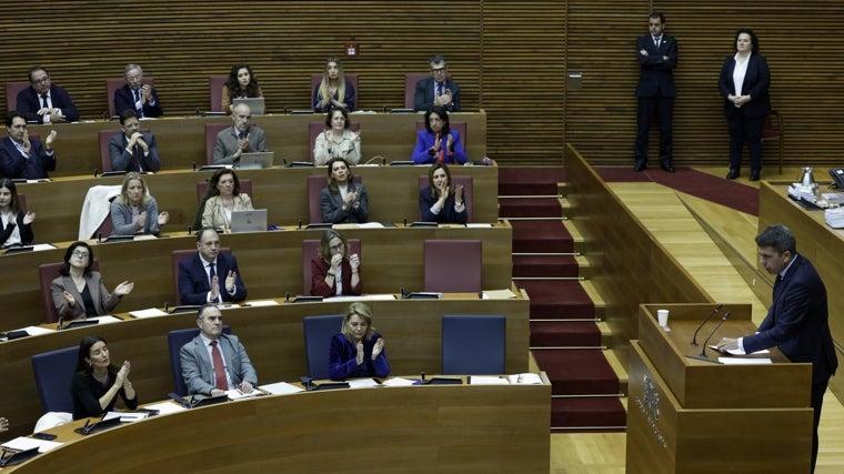 Gestión de la dana: las Cortes Valencians debaten la continuidad de Mazón