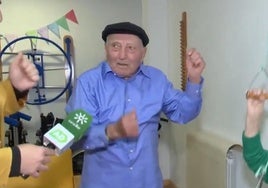 Un granadino de 100 años revela el secreto para llegar a su edad: «Lo hago todos los días»