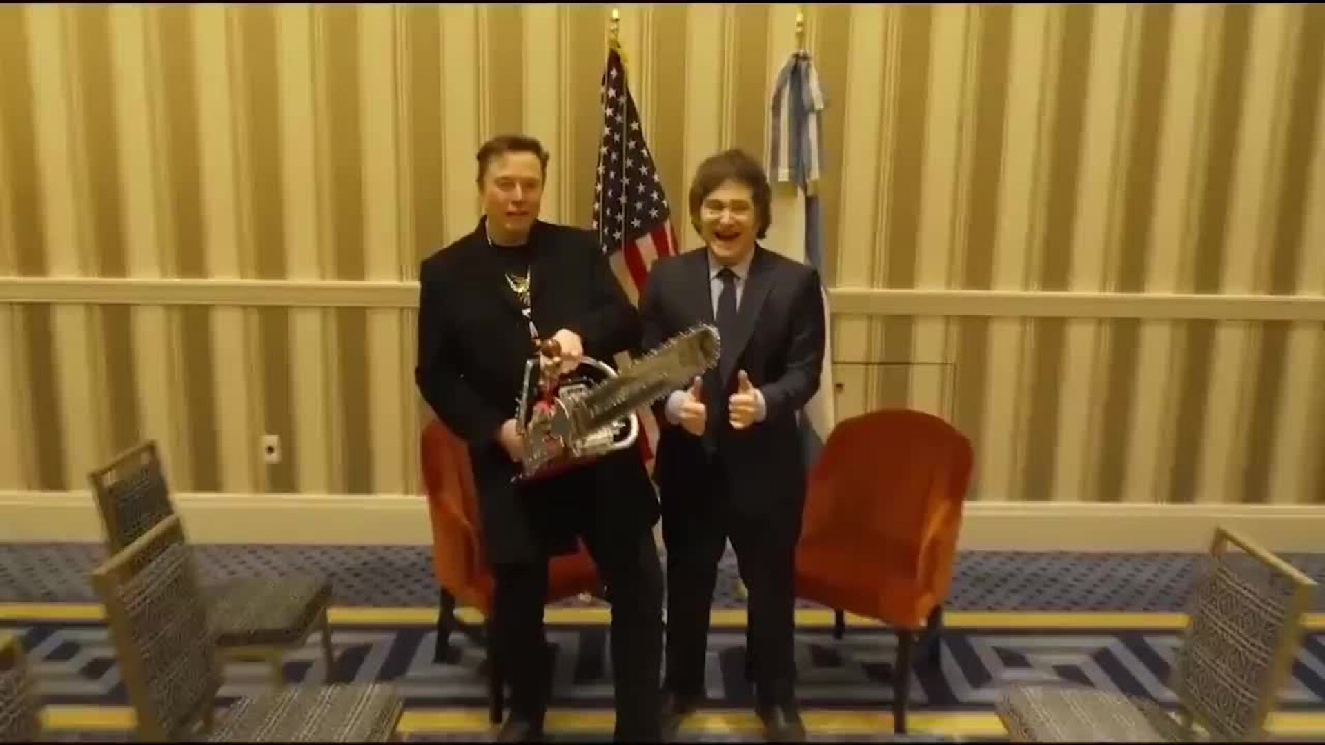 Milei regala a Musk una motosierra como símbolo de recortes en los gastos gubernamentales