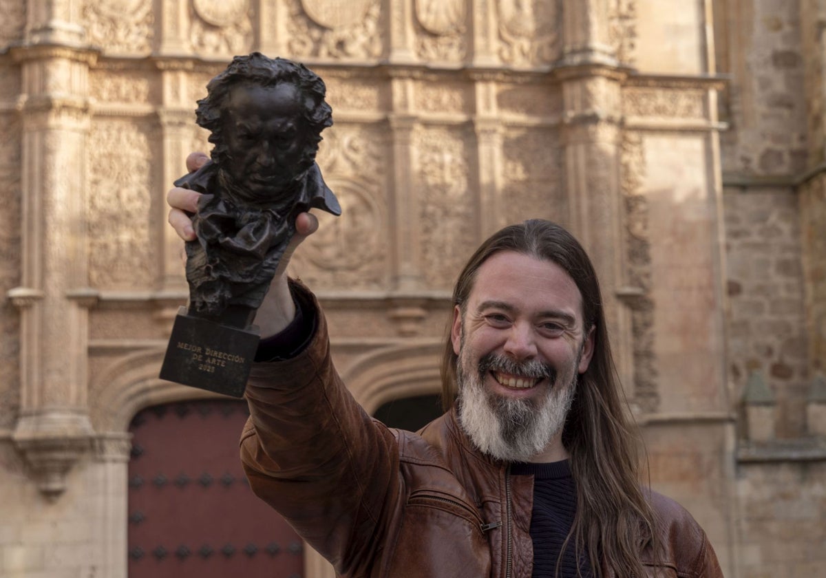 El diseñador de producción Javier Alvariño, recientemente galardonado con el premio a Mejor Dirección de Arte en los Goya por su trabajo en 'La virgen roja'