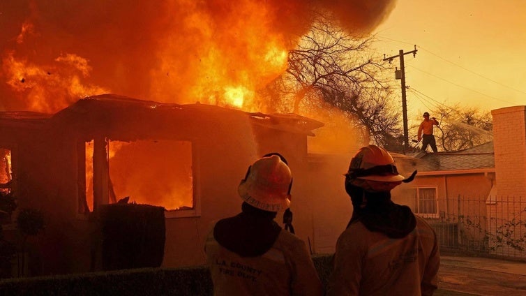 Muere un hombre y una mujer resulta intoxicada por humo en una vivienda de Ibias (Asturias)