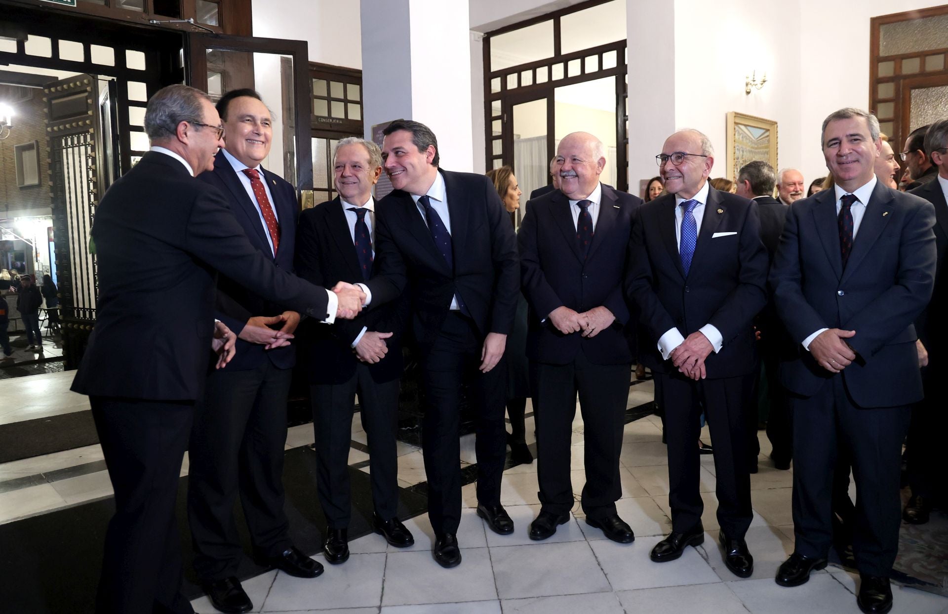 La entrega de la Medalla de Oro del Círculo de la Amistad al Cabildo Catedral de Córdoba, en imágenes