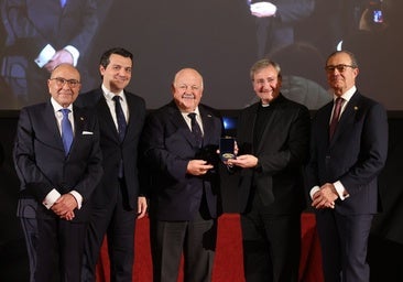 El Real Círculo de la Amistad reconoce al Cabildo Catedral con su Medalla de Oro