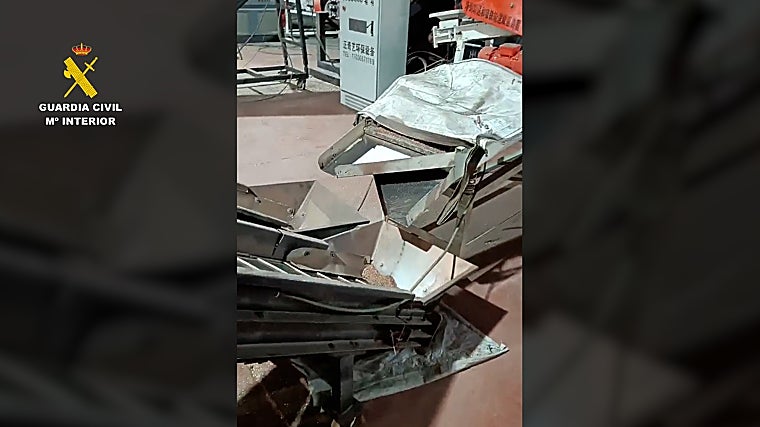 Material con daños causados por los ladrones