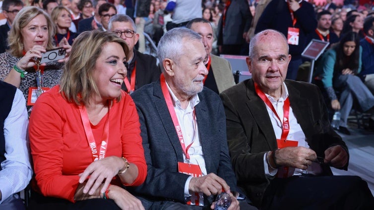 Chaves, de desterrado por los ERE a 'estrella' del congreso del PSOE andaluz