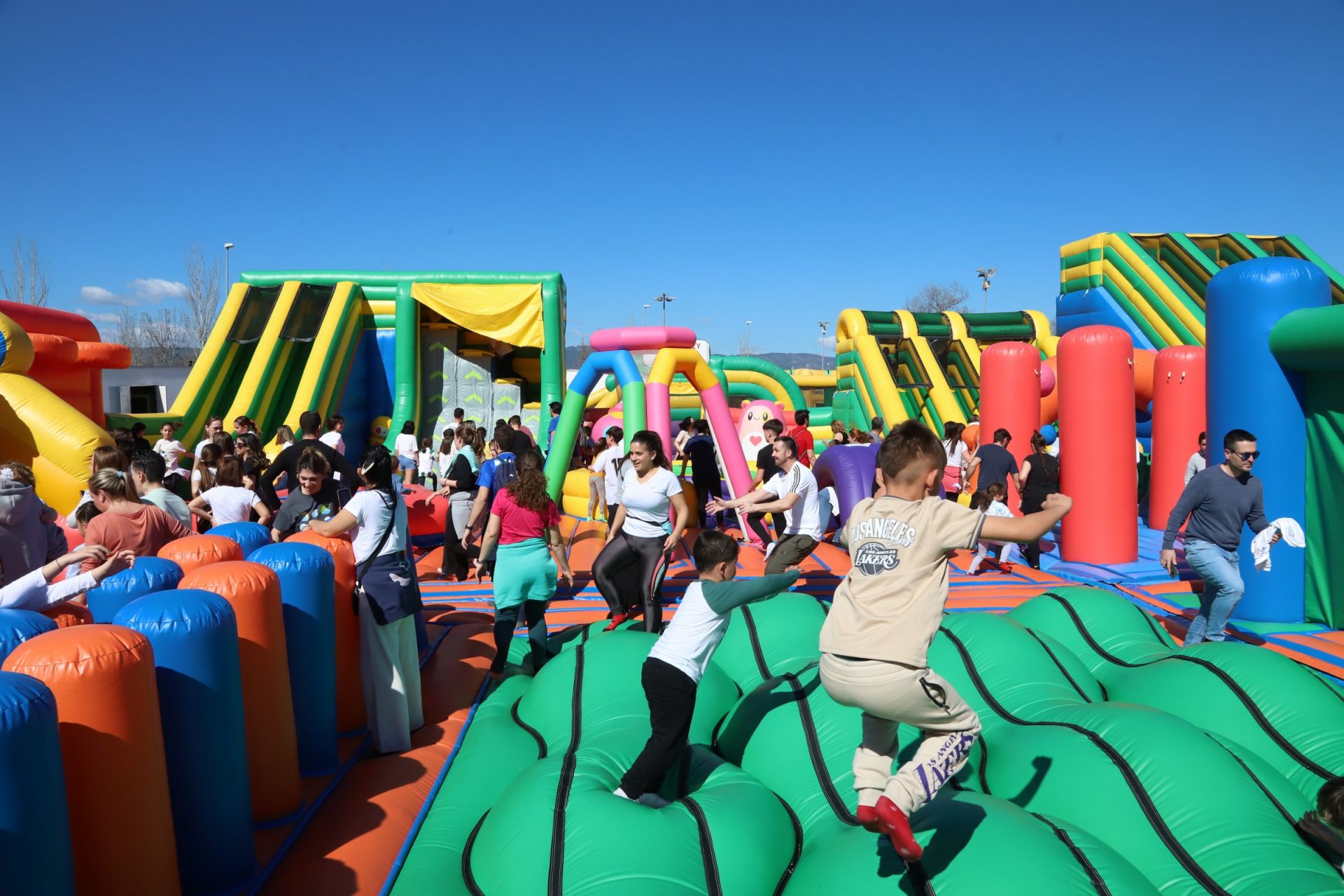 El parque hinchable más grande de Europa aterriza en Córdoba: diversión garantizada para los niños