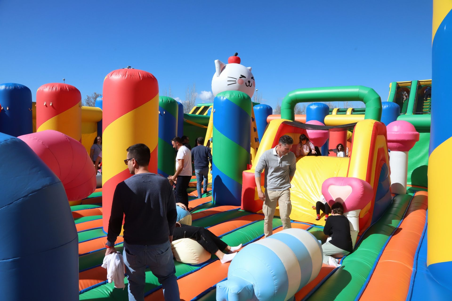 El parque hinchable más grande de Europa aterriza en Córdoba: diversión garantizada para los niños