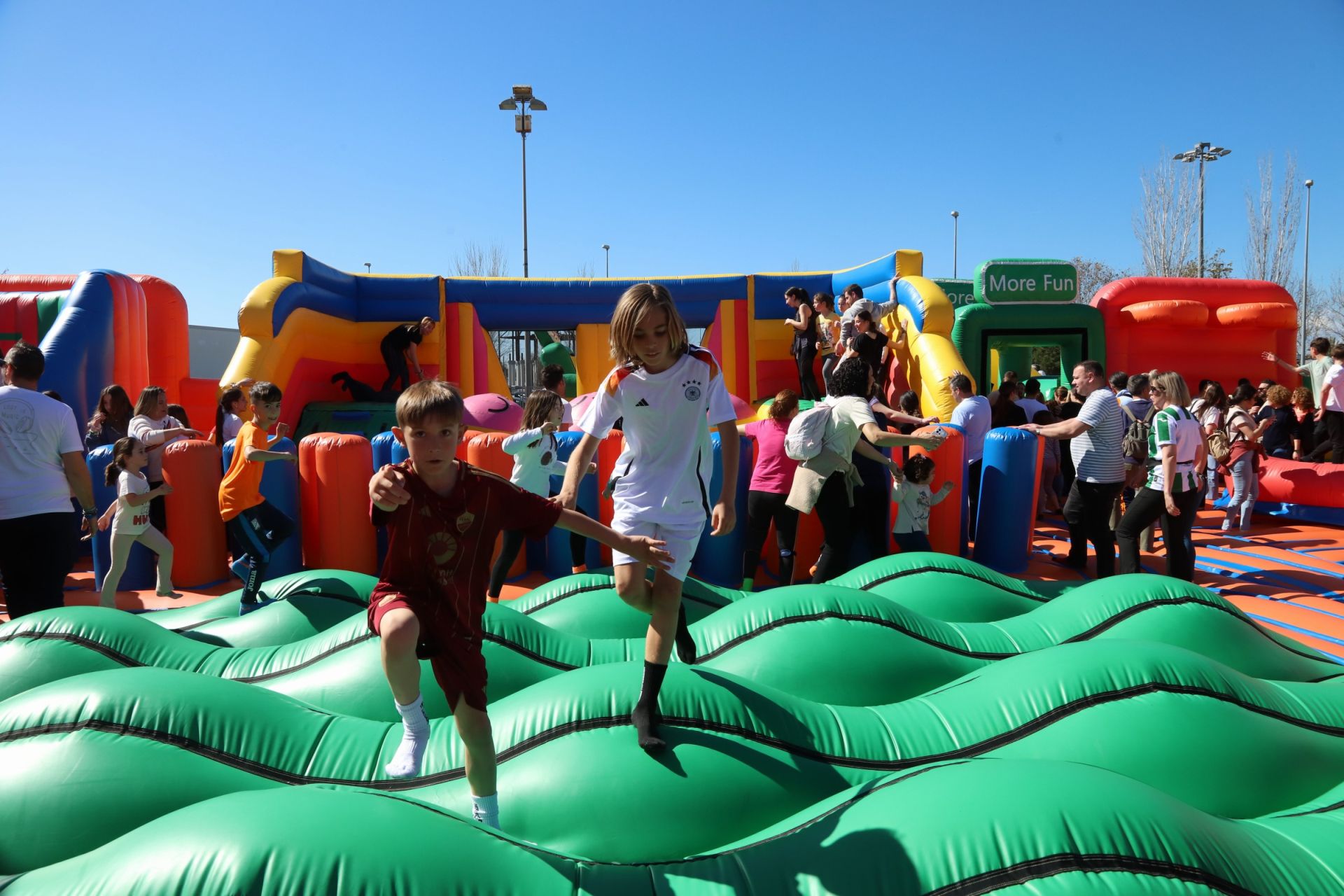 El parque hinchable más grande de Europa aterriza en Córdoba: diversión garantizada para los niños