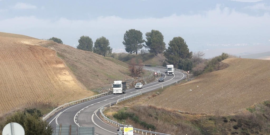 El tramo Córdoba-Granada de la N-432 tendrá que empezar de cero: se queda sin declaración ambiental favorable