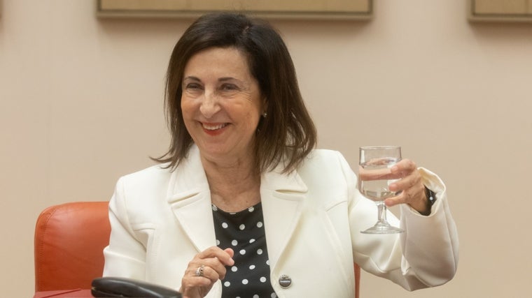 Margarita Robles reafirmó las palabras de Sánchez ante la Comisión de Defensa y aseguró que las piezas aeronáuticas eran la única excepción a la suspensión de las compraventas con Israel