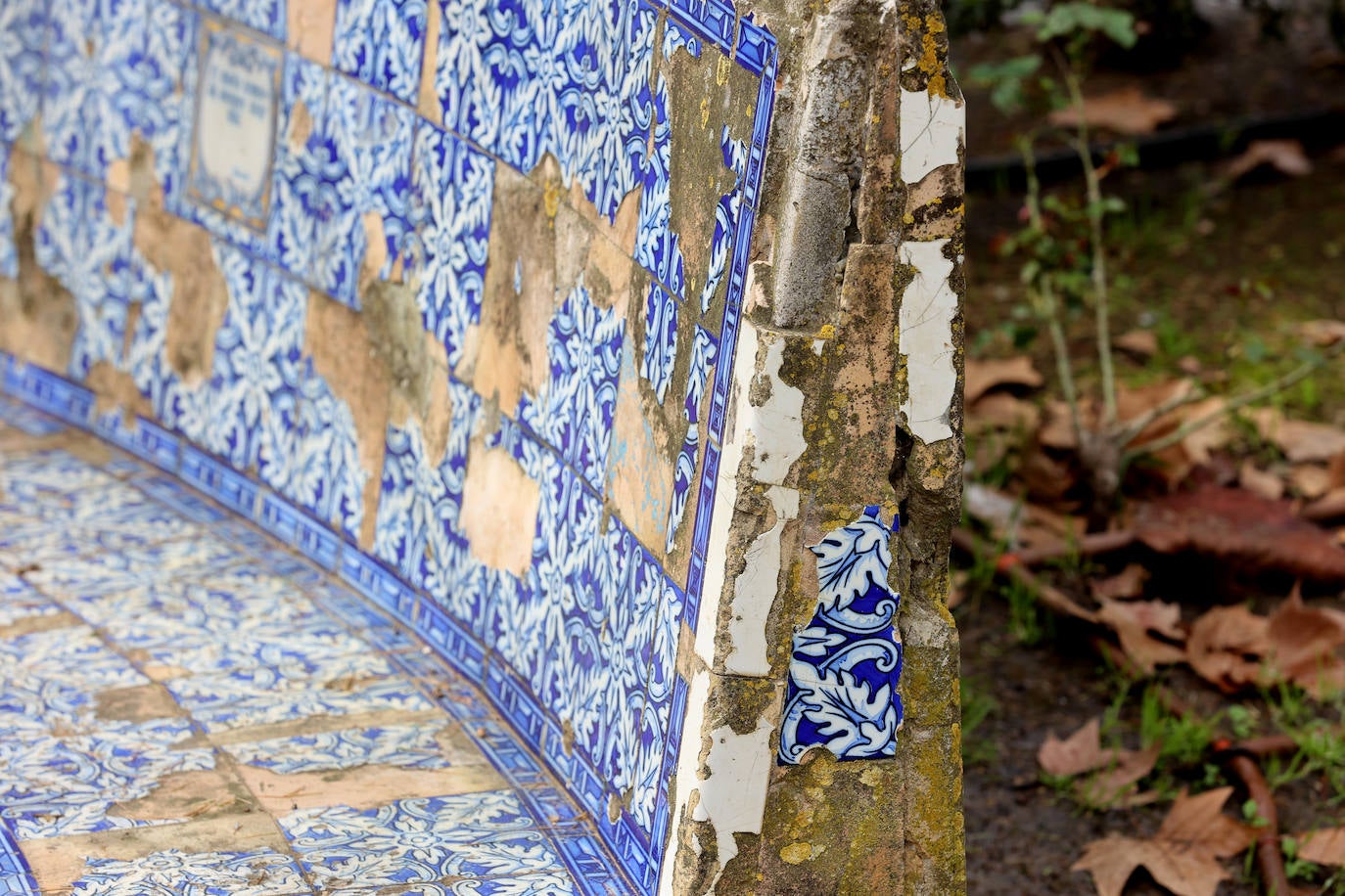 El abandono de los icónicos bancos de los Jardines de Agricultura, en imágenes