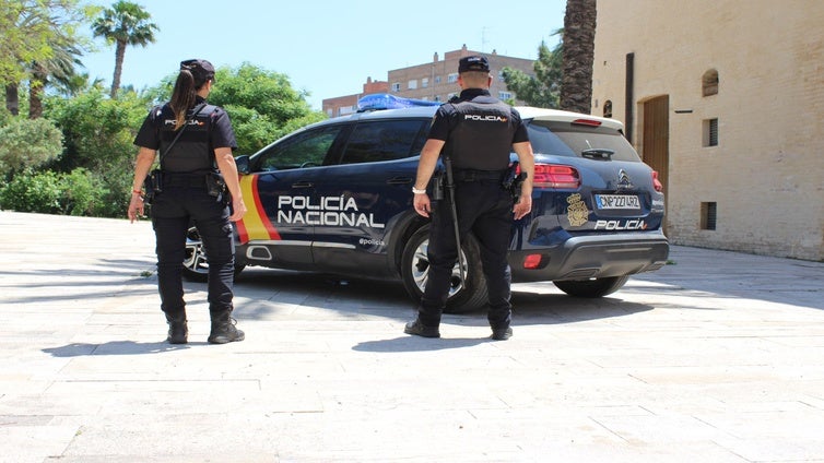 Liberan a una mujer golpeada y retenida por su expareja tras obligarla a subir a un taxi en Valencia