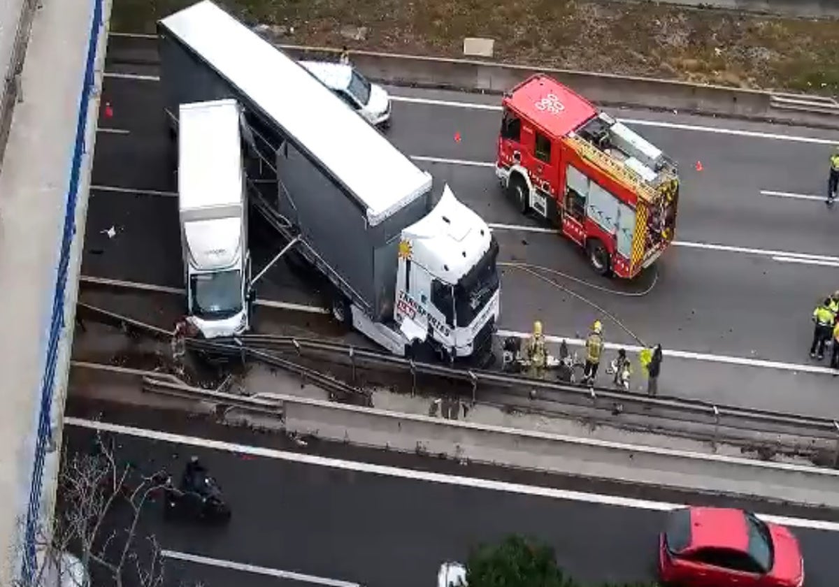 Accidente de tráfico de la AP-7, sentido Sant Cugat (Barcelona)