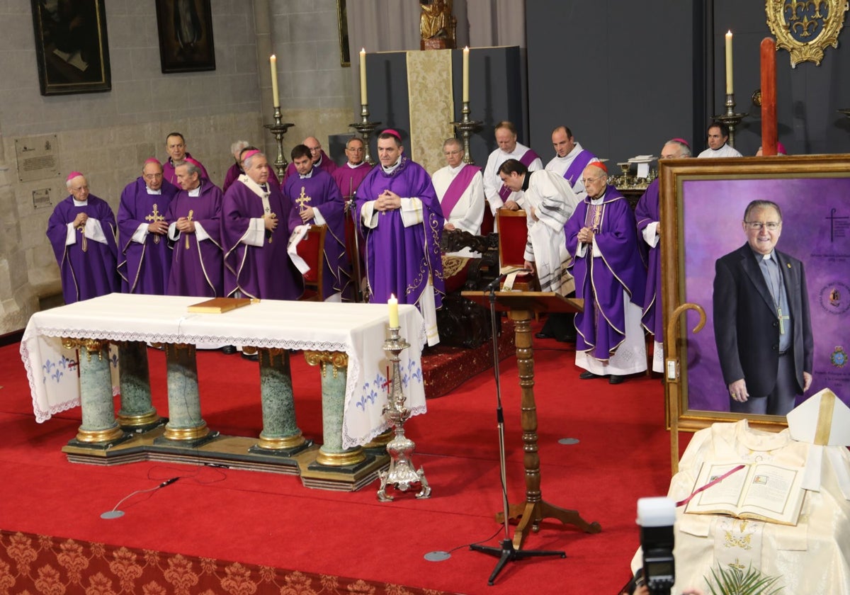 Funeral por el obispo emérito de Palencia, Nicolás Castellanos, celebrado en la Catedral de la ciudad