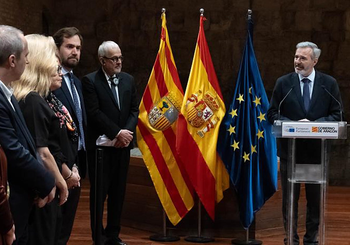 El presidente Azcón, en La Aljafería ayer lunes, durante el recibimiento a la Comisión de Transportes y Turismo del Parlamento Europeo