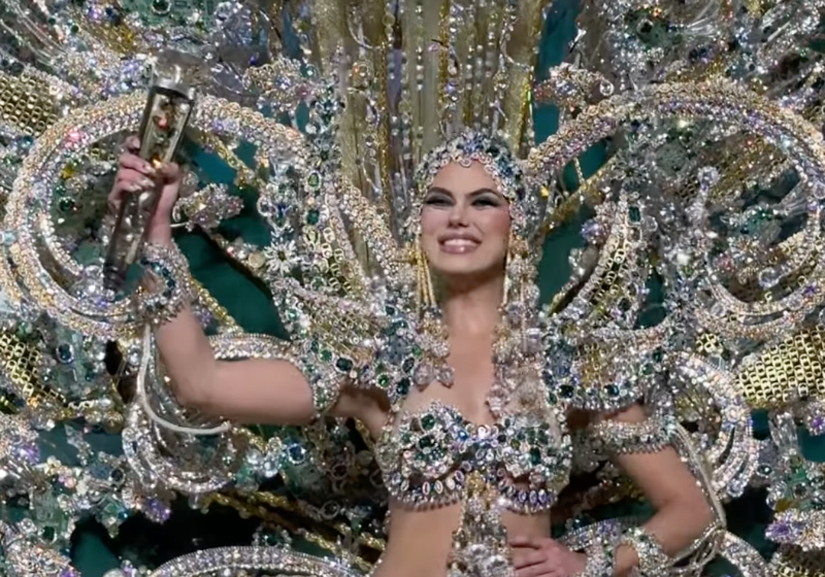 Elizabeth Ledesma Laker, con una fantasía titulada 'Conexión' es la nueva Reina del Carnaval de Santa Cruz de Tenerife