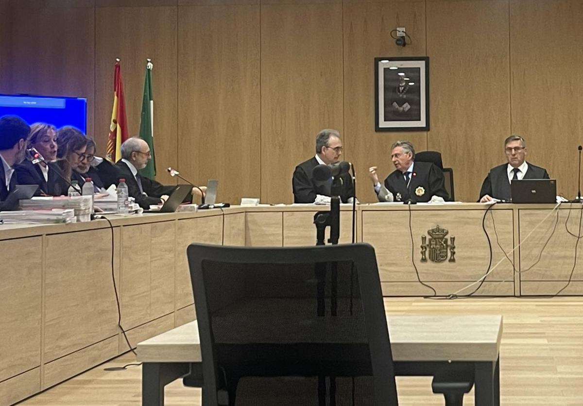 Juicio a dos expresidentes del Córdoba CF Carlos González, Jesús León y la presidenta de la Fundación