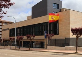 Detenida la mujer que prendió fuego a la mesa de una funcionaria en la delegación de Hacienda en Soria