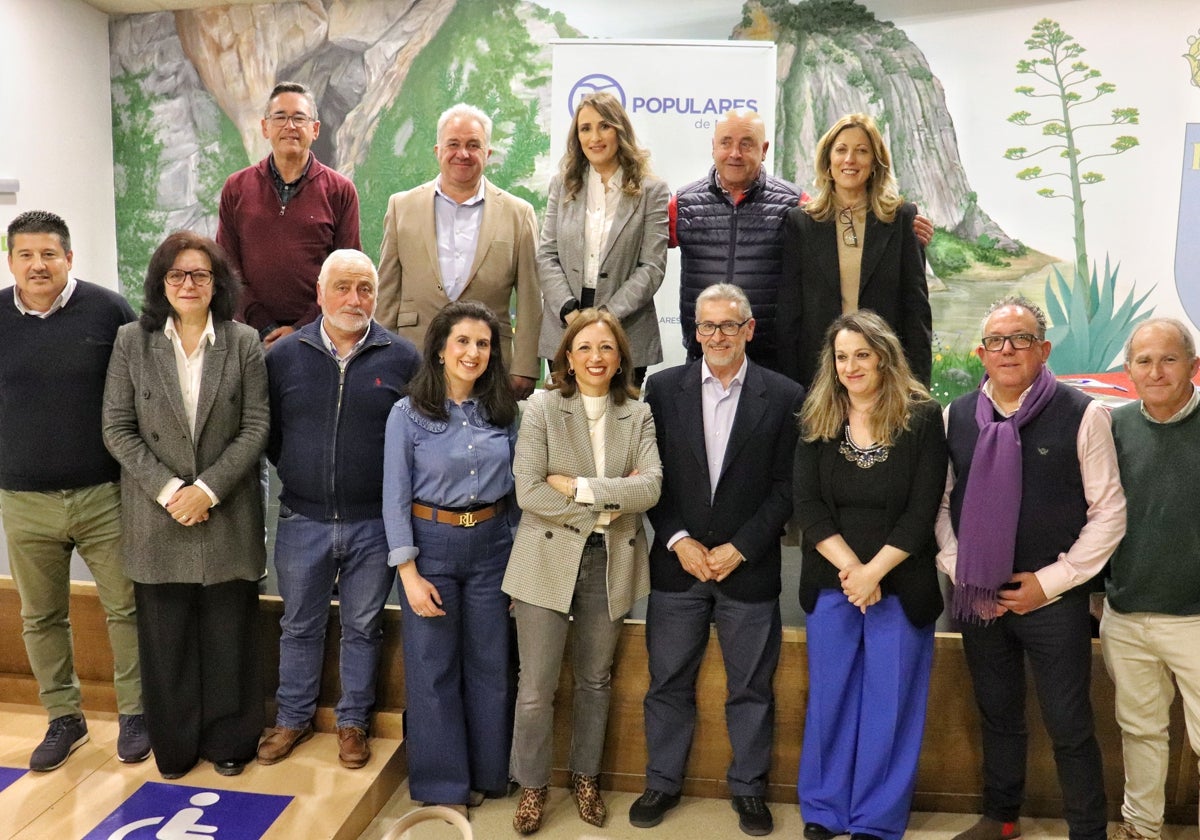 Foto de familia de la formalización de la entrada del equipo de Gobierno de Montejaque en el PP