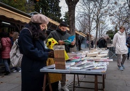 La Cuesta de Moyano celebra cien años con la incertidumbre del futuro café literario