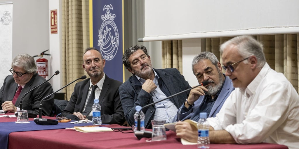 Julián Quirós presenta su segundo poemario, 'Antes de que Google nos alcance', en Valencia