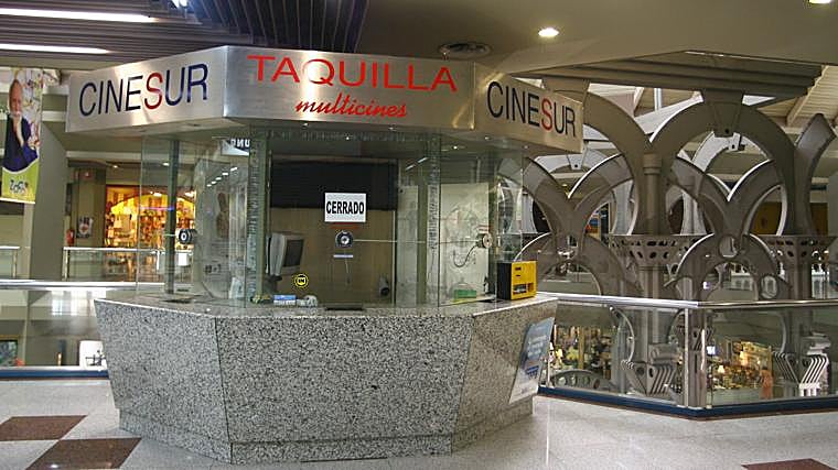 Imagen de la taquilla de los cines del Zoco en mayo de 2007, cuando se produjo su cierre