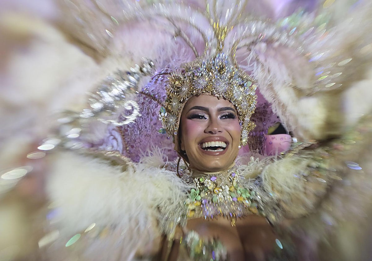 Coral Gutiérrez, luciendo la fantasía de 'Bohemia' es la nueva reina del Carnaval de Las Palmas de Gran Canaria