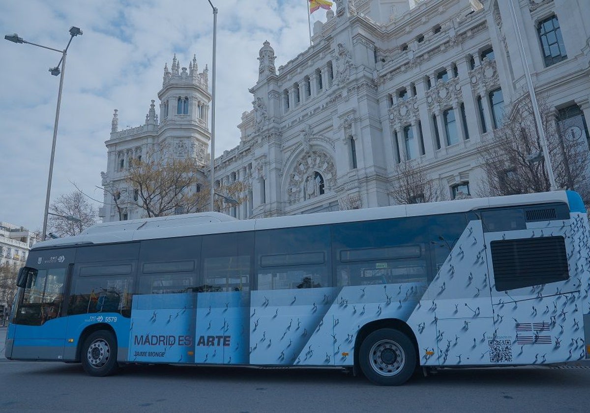 Uno de los autobuses de la EMT intervenido por Jaime Monge