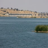 Embalse de La Colada en El Viso, con su presa al fondo