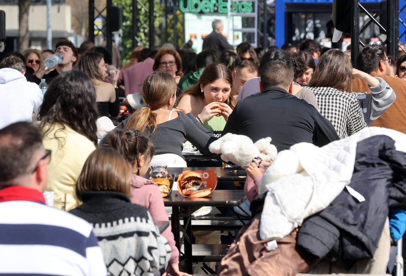 La multitudinaria Champions Burger en Córdoba, en imágenes