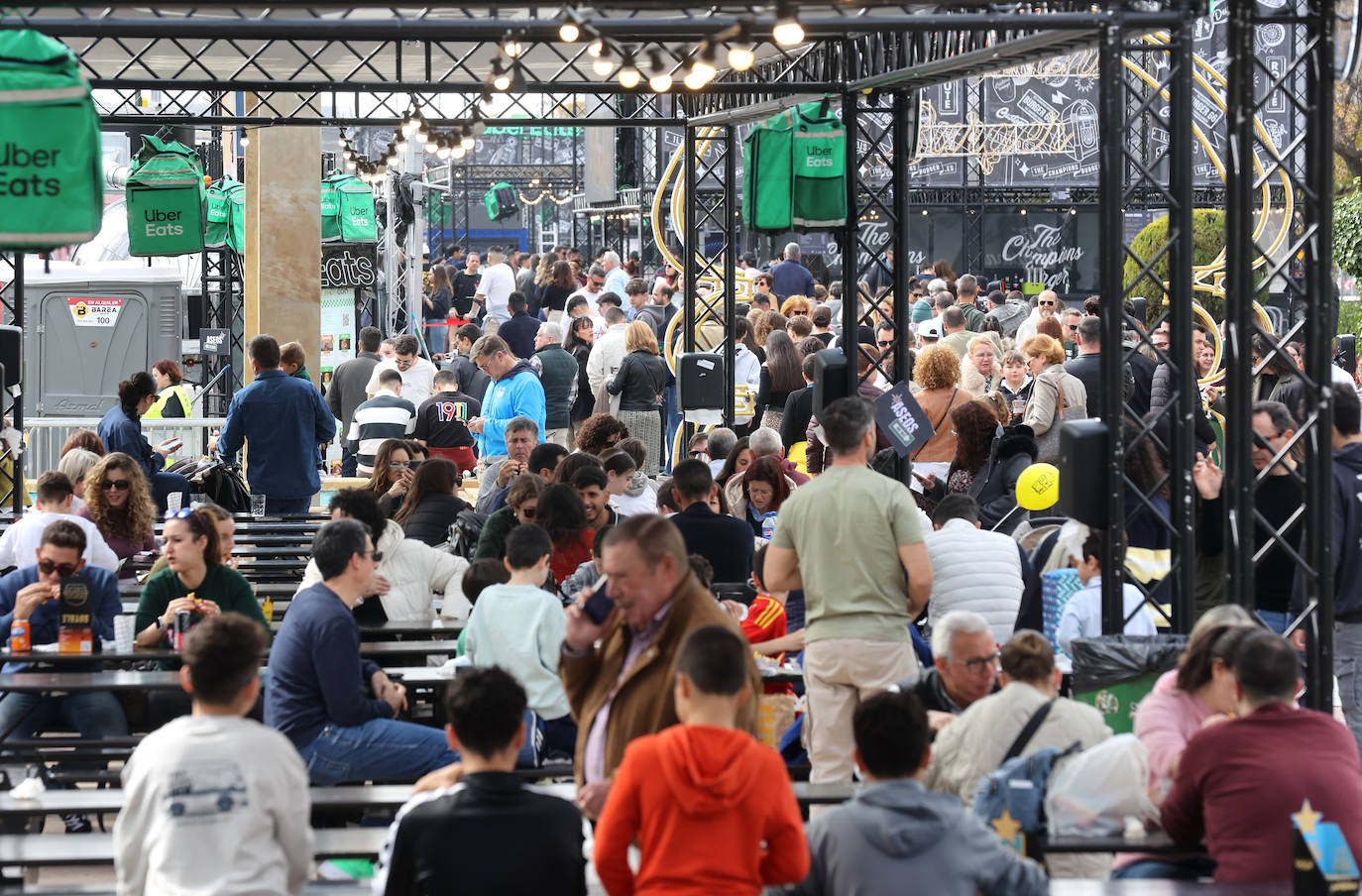 La multitudinaria Champions Burger en Córdoba, en imágenes