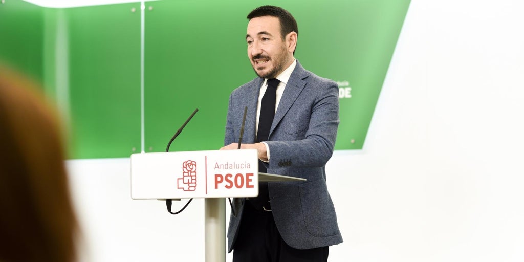 El PSOE acusa a Juanma Moreno de confundir un acto institucional con un «argumentario» del PP