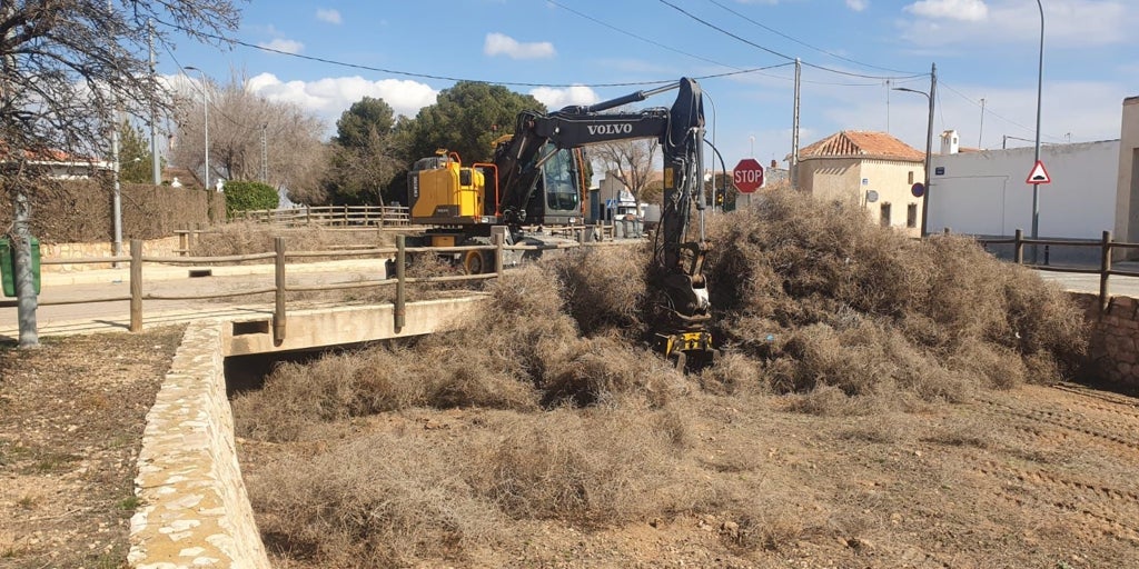 La rambla de Argamasón de Albacete queda limpia tras tras los daños de la borrasca 'Herminia'