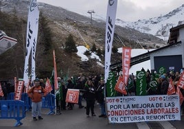 La huelga de los trabajadores obliga a cerrar Sierra Nevada en pleno puente del Día de Andalucía