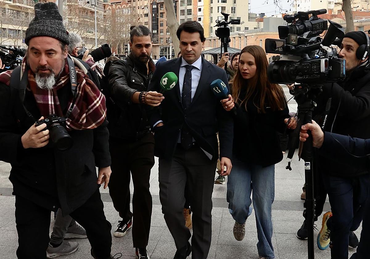 Alberto González Amador, en una foto reciente, llegando a los juzgados de Plaza Castilla