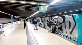 La 'crew' de grafiteros más voraz del Metro: a 'palancanzo' limpio hasta generar daños en los trenes de 300.000 euros