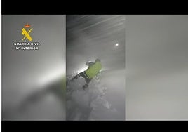 Localizados en buen estado y tras pasar la noche a la intemperie los dos montañeros extraviados en Gredos