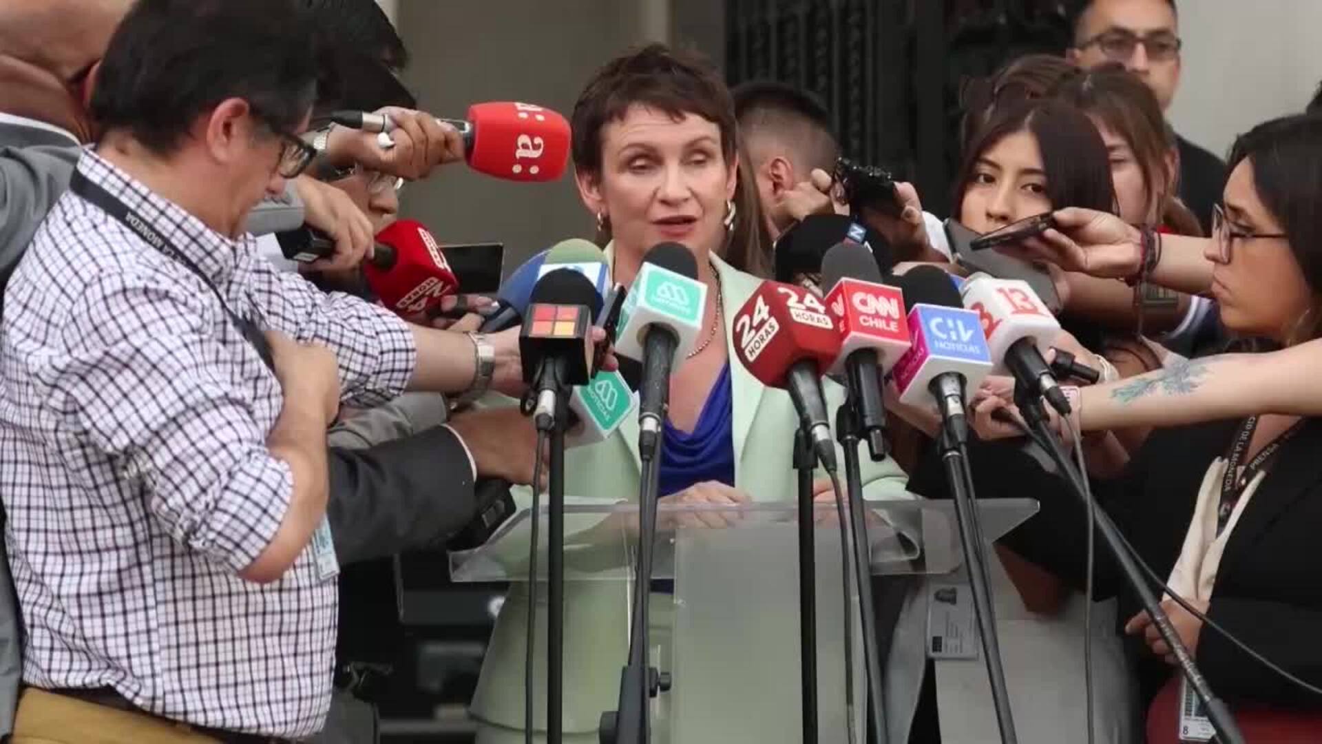 Dimite ministra chilena del Interior en medio de presiones para ser candidata presidencial