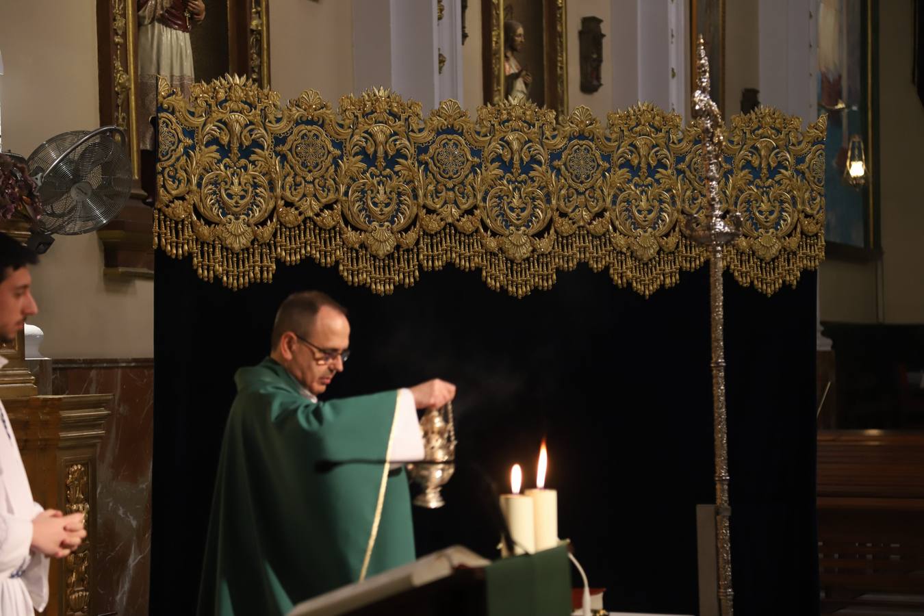La deslumbrante bambalina lateral del palio de la Piedad de Córdoba, en imágenes