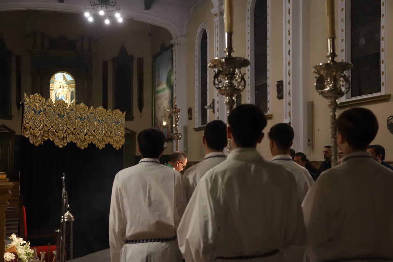 La deslumbrante bambalina lateral del palio de la Piedad de Córdoba, en imágenes