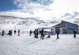 Los trabajadores de Sierra Nevada siguen en huelga a pesar de tener las mejores  condiciones económicas de España