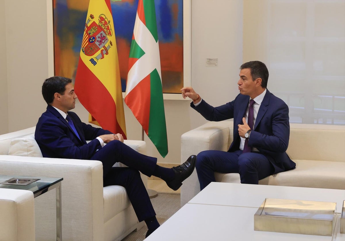 El lendakari Imanol Pradales reunido con Pedro Sánchez en La Moncloa