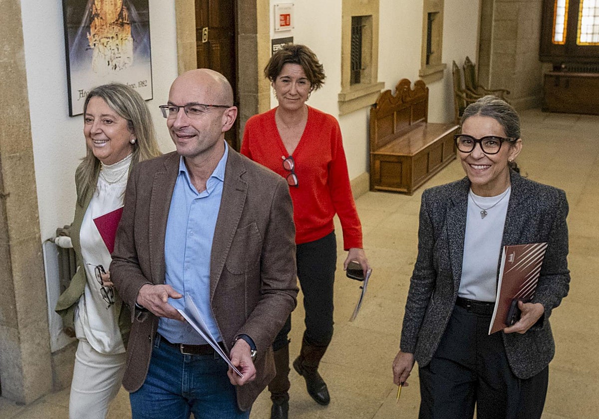 Por la izquierda, Mila Castro, Gonzalo Muíños, Marta Álvarez y Mercedes Rosón