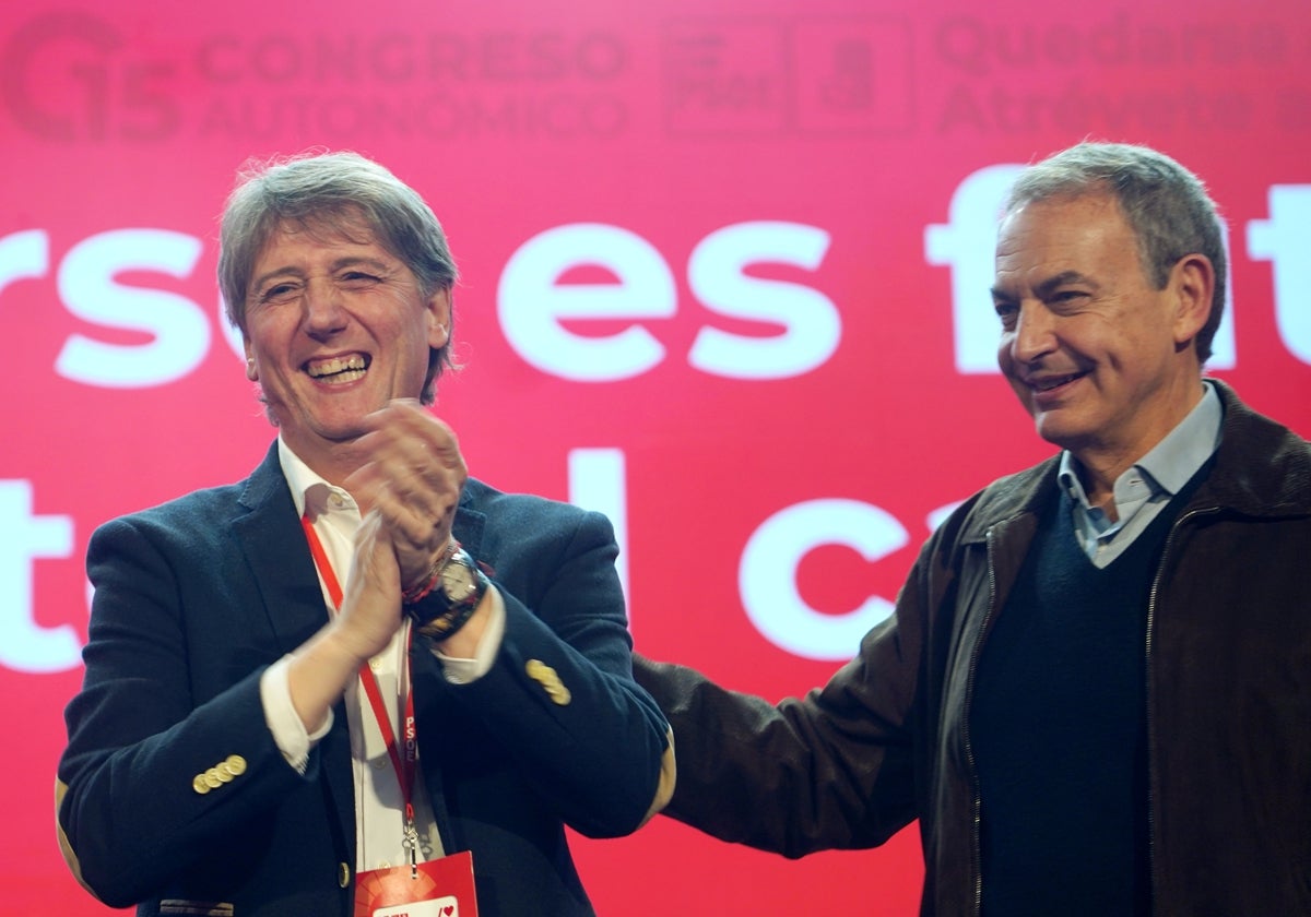 El secretario general del PSOE en Castilla y León, Carlos Martínez, junto al expresidente del Gobierno José Luis Rodríguez Zapatero