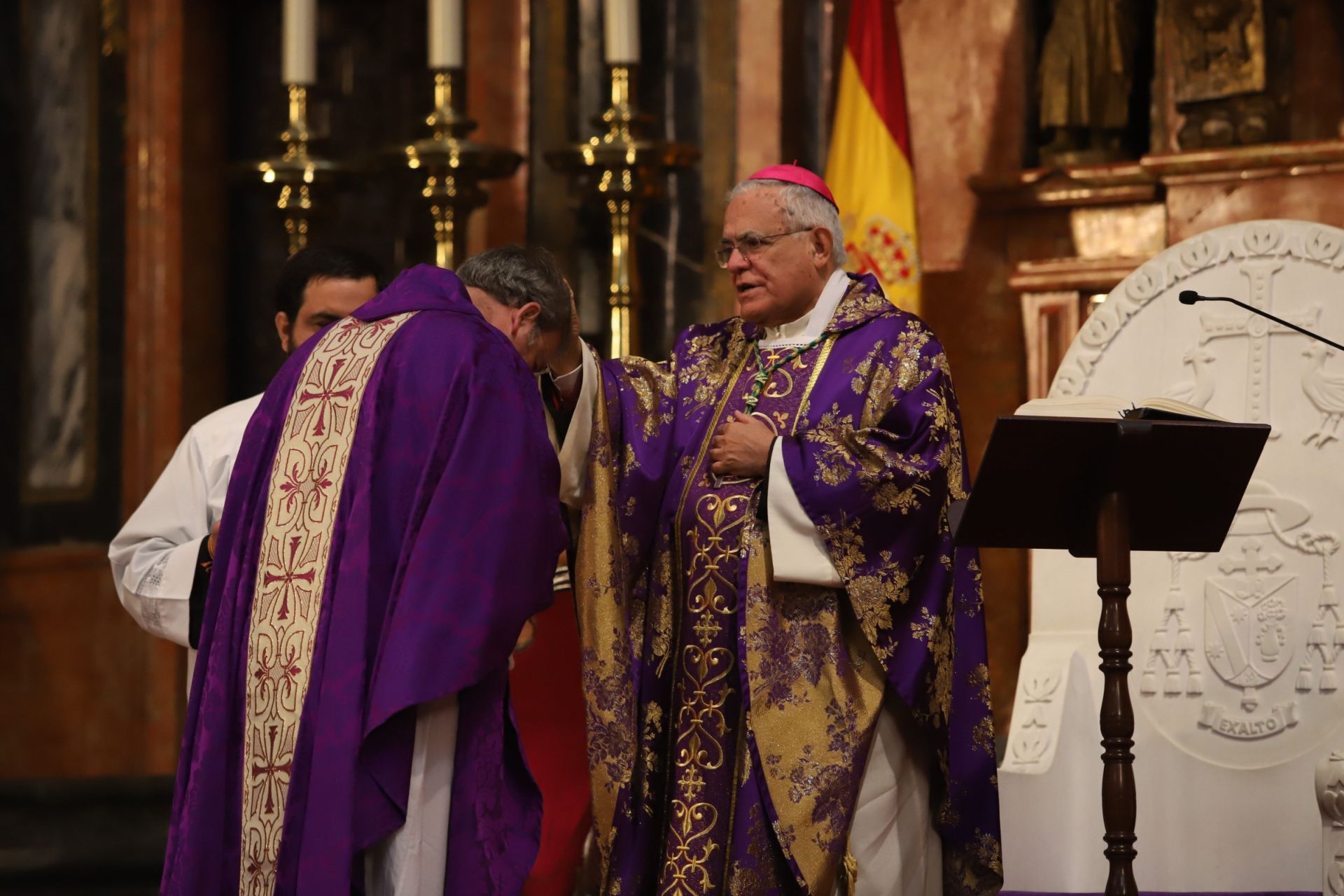 La misa del Miércoles de Ceniza en la Catedral de Córdoba, en imágenes