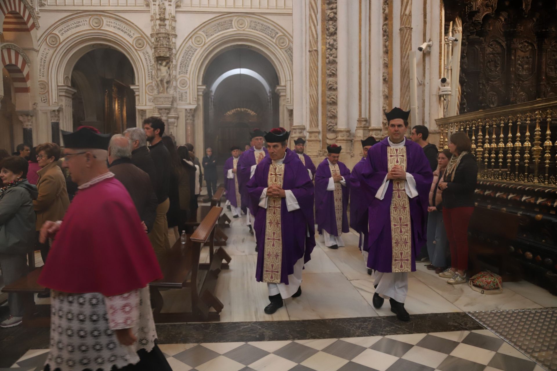 La misa del Miércoles de Ceniza en la Catedral de Córdoba, en imágenes