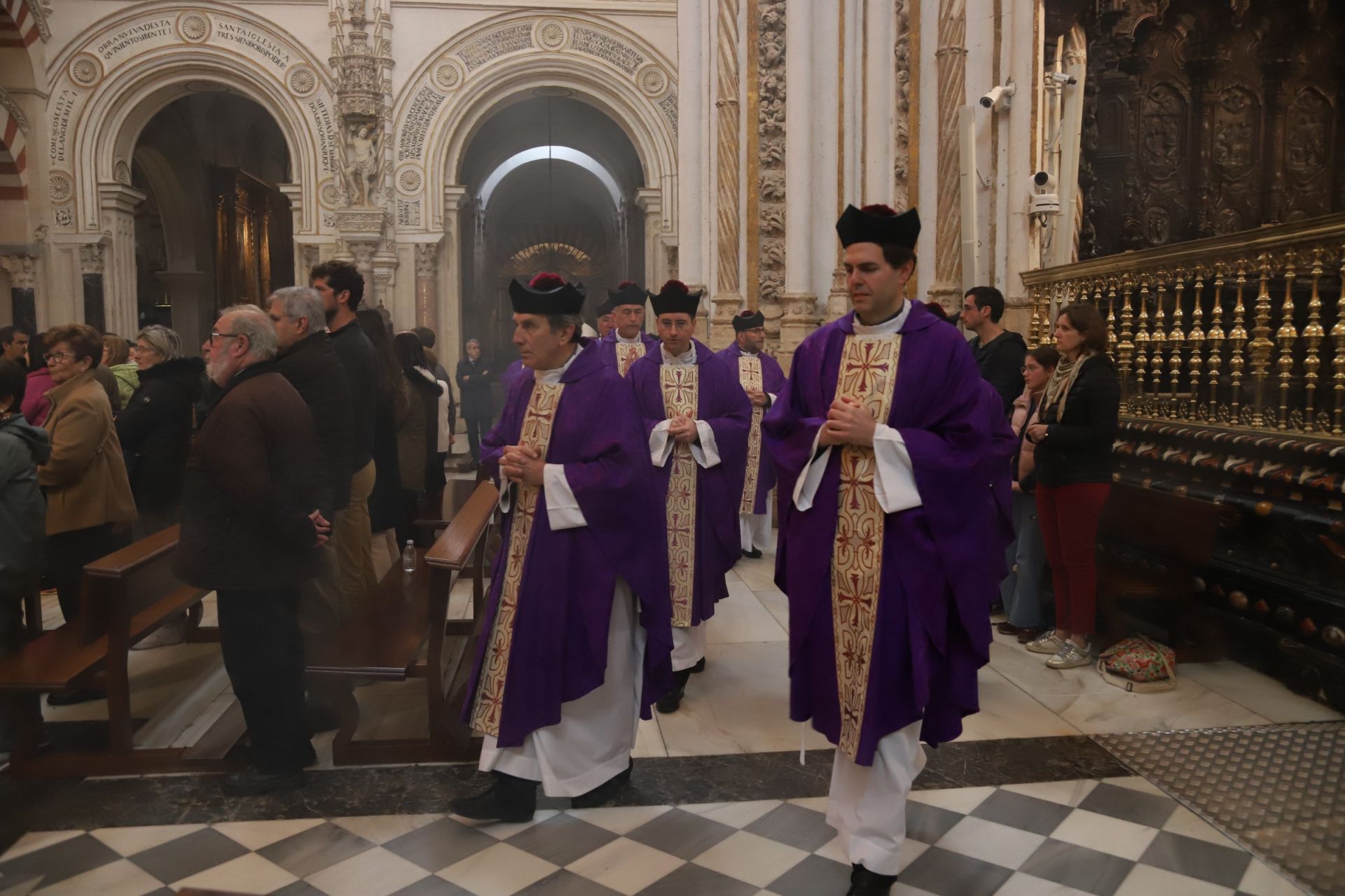La misa del Miércoles de Ceniza en la Catedral de Córdoba, en imágenes