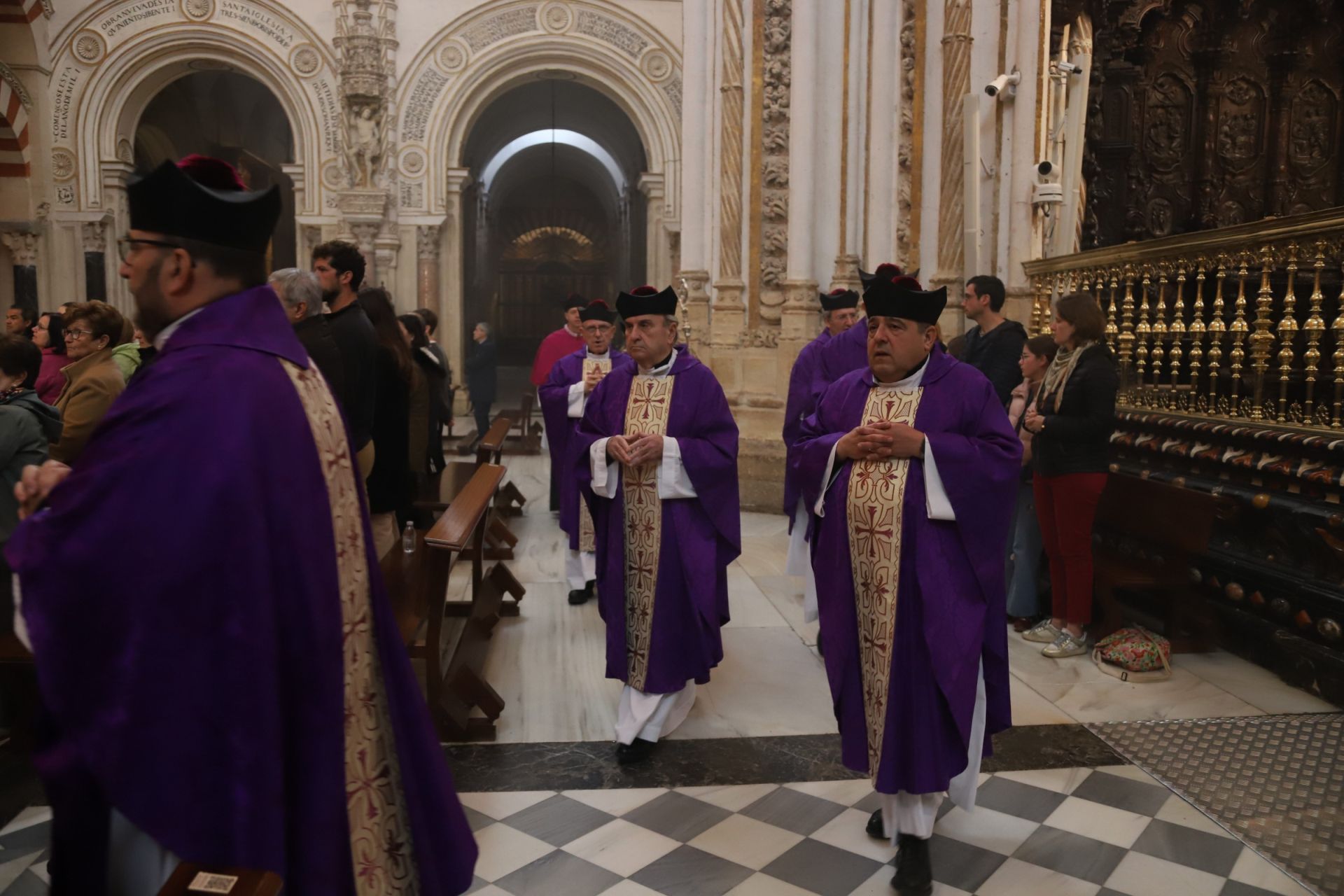 La misa del Miércoles de Ceniza en la Catedral de Córdoba, en imágenes