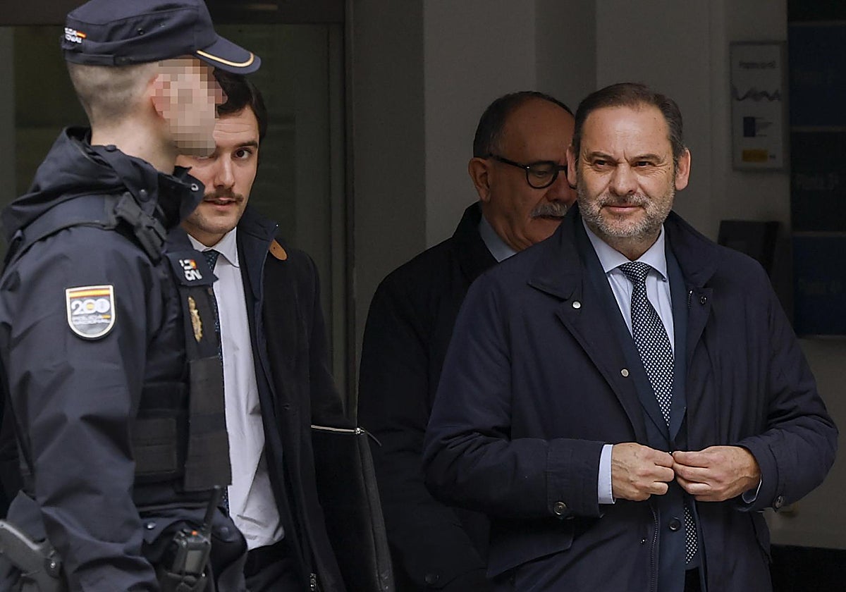 El exministro José Luis Ábalos tras salir del Tribunal Supremo